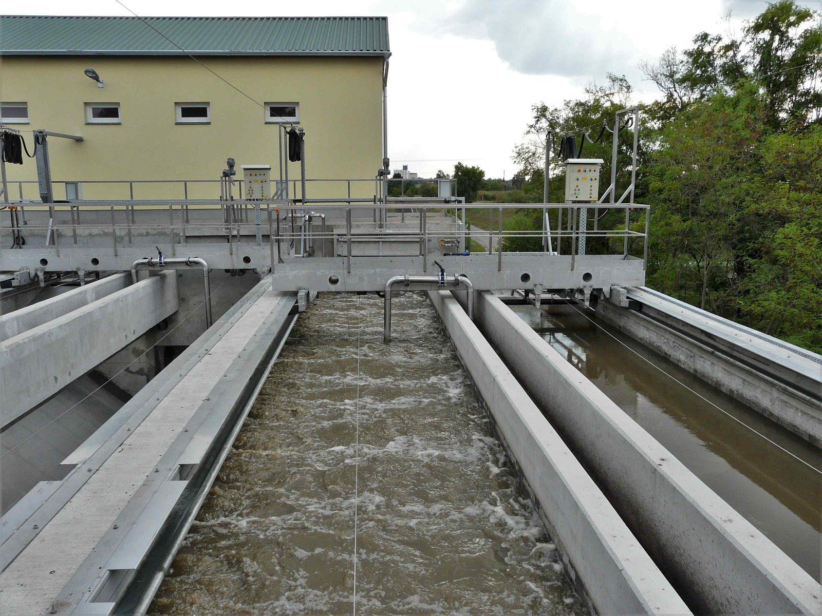 Aerated grit and grease removal channel at the Békéscsaba municipal wastewater treatment plant, Hungary