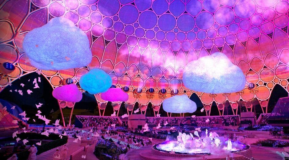 Ellie Goulding performs in an immersive world of clouds at Expo Dubai, scene blended AR with larger than life scenery