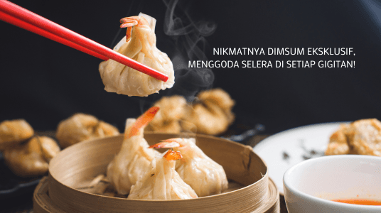 beberapa dimsum yang disajikan di dalam wadah dimsum dengan 1 dimsum diapit pakai sumpit