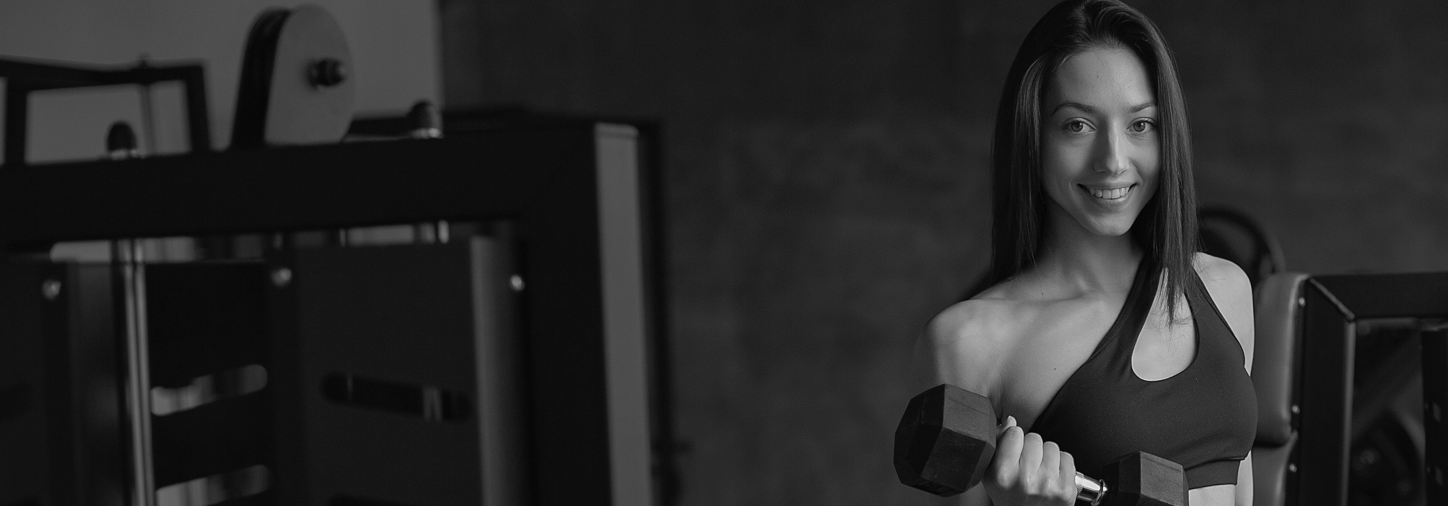 woman using dumbell
