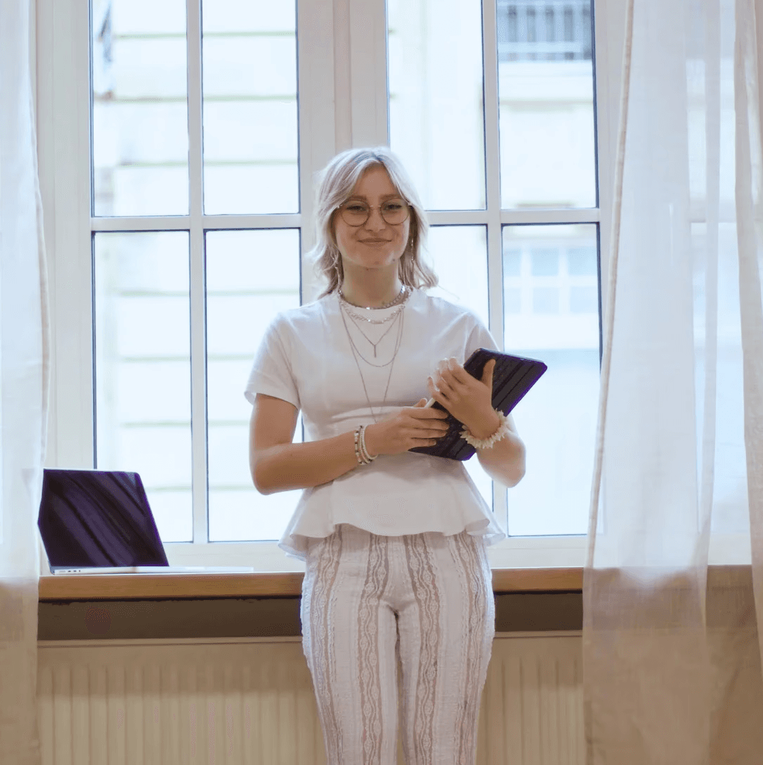 Bild von Yaz, der Gründerin von Y.Brandstudio