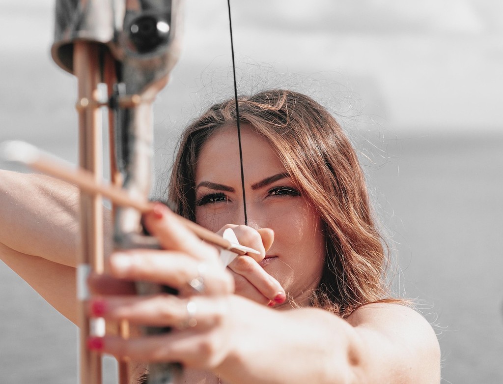 two person inside gym exercising