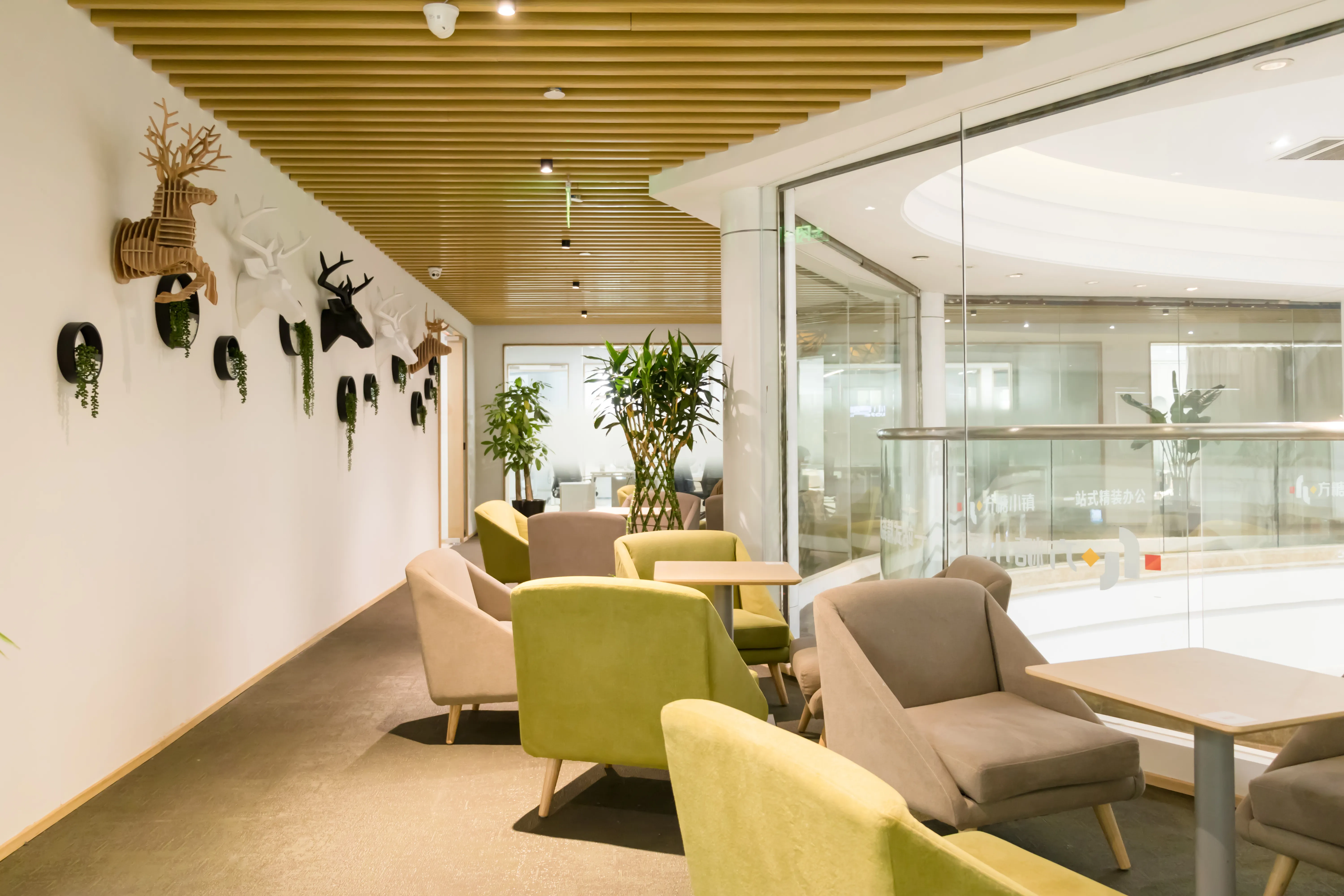 BW Design Centre 是一支擁有16年豐富經驗的專業設計團隊，我們專注於社區設計，致力打造更好社區環境。我們的服務涵蓋多個領域，包括醫療安老、教育空間、NGO非牟利組織、藝術設計、宗教團體、社區美化，以及環保ESG項目。我們透過專業工程和設計方案，從初步概念到完整執行，提供一站式服務，幫助客戶提升品牌形象，實現空間轉型，優化您的社區空間！無論是改善社區設施或推動可持續發展，我們都以創新和實用為本，確保每個項目都帶來實質價值。