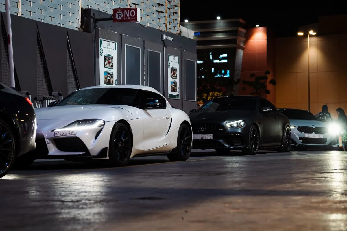 Car maintenance and washed cars