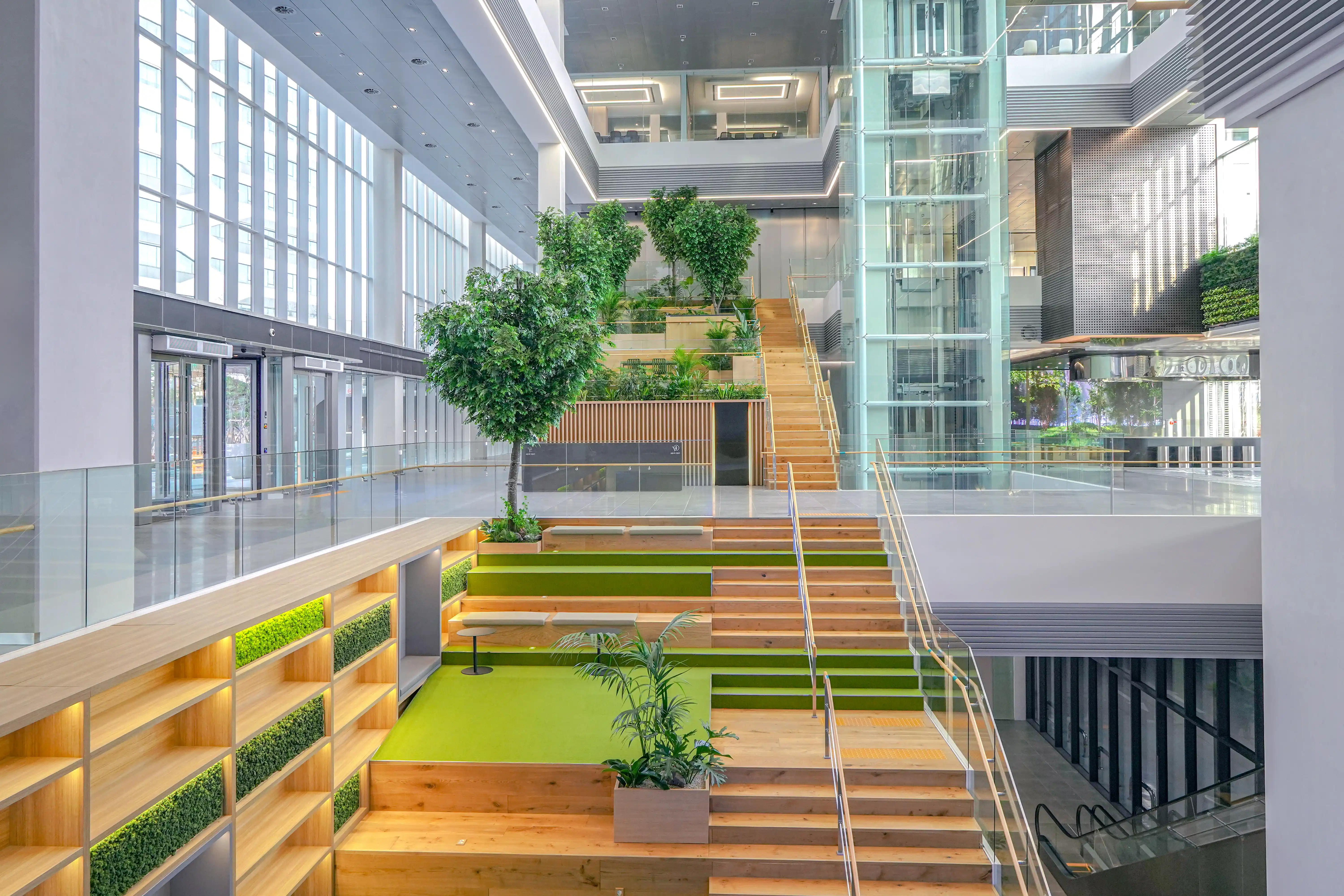 직원들의 복지에 도움되는 로비 실내조경의 예