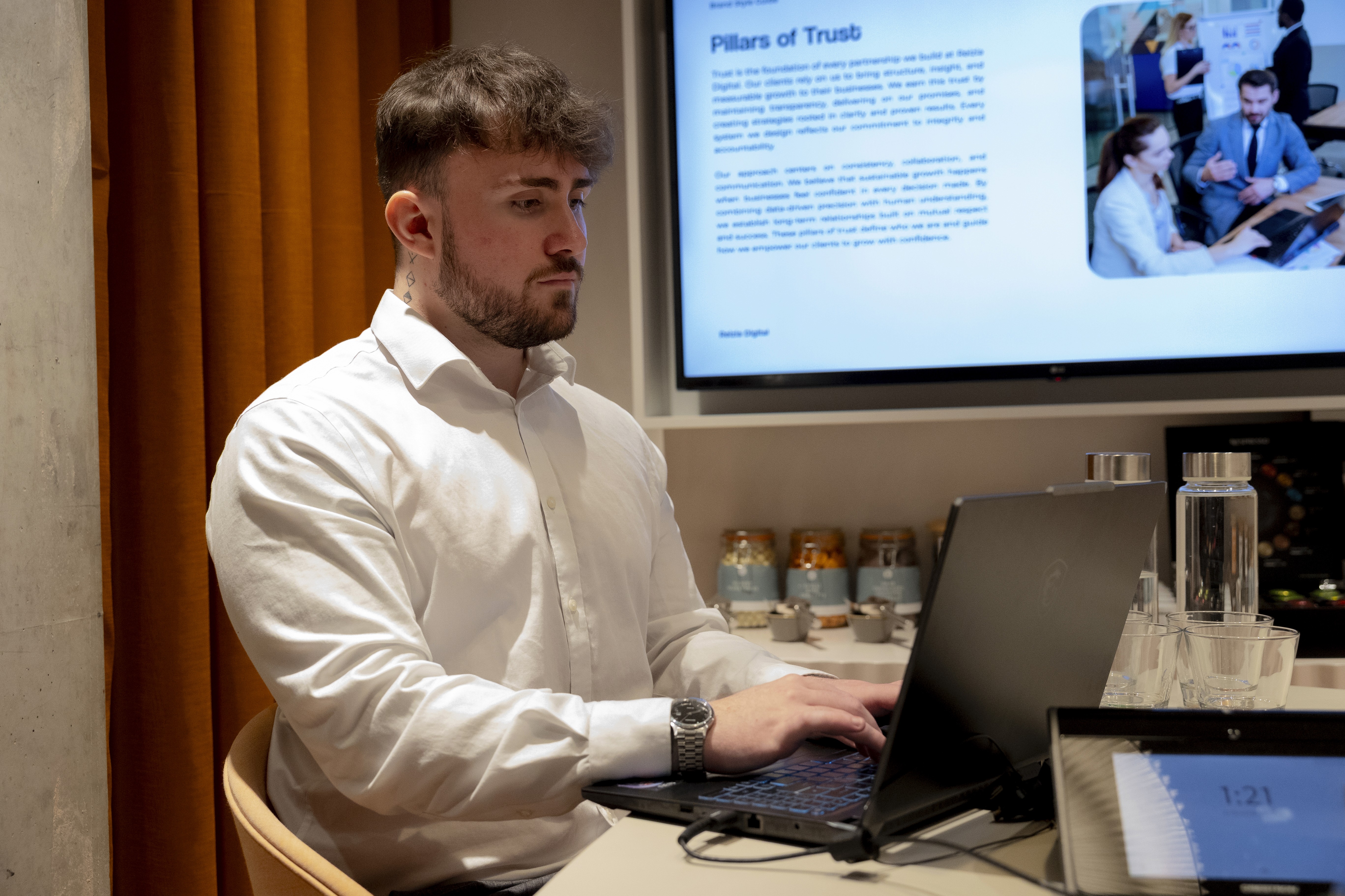 Image of Jamie, Founder of Reizia Digital, on the phone