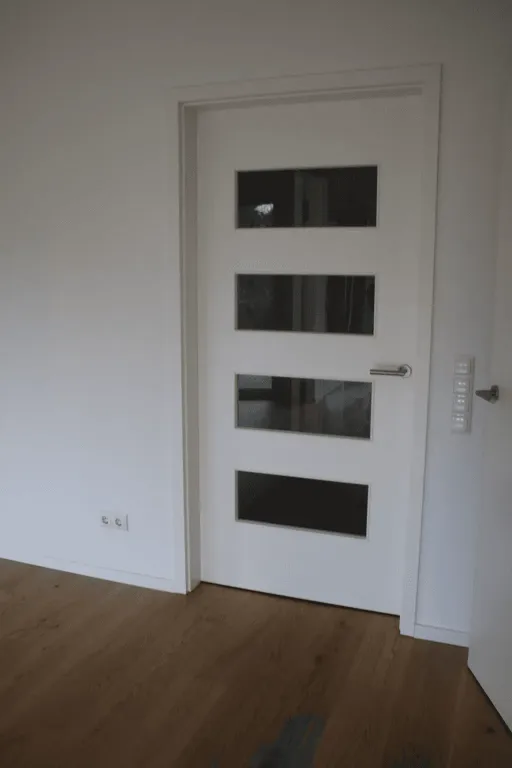 picture of a door built by the carpenter