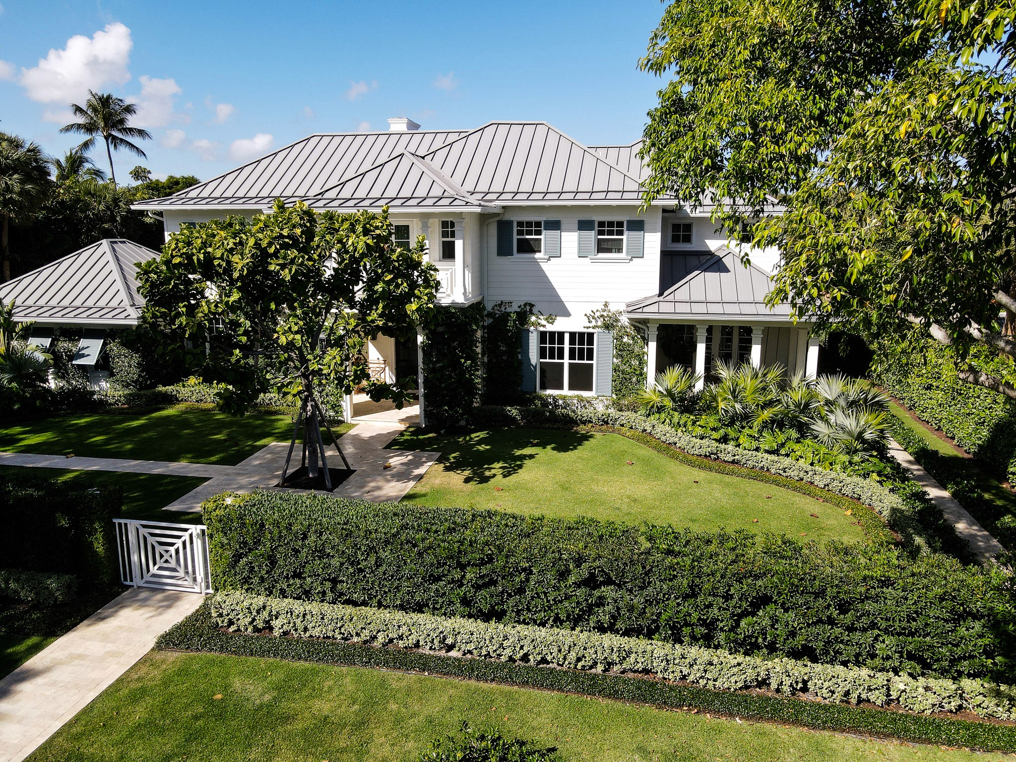 Testimonial portrait 1