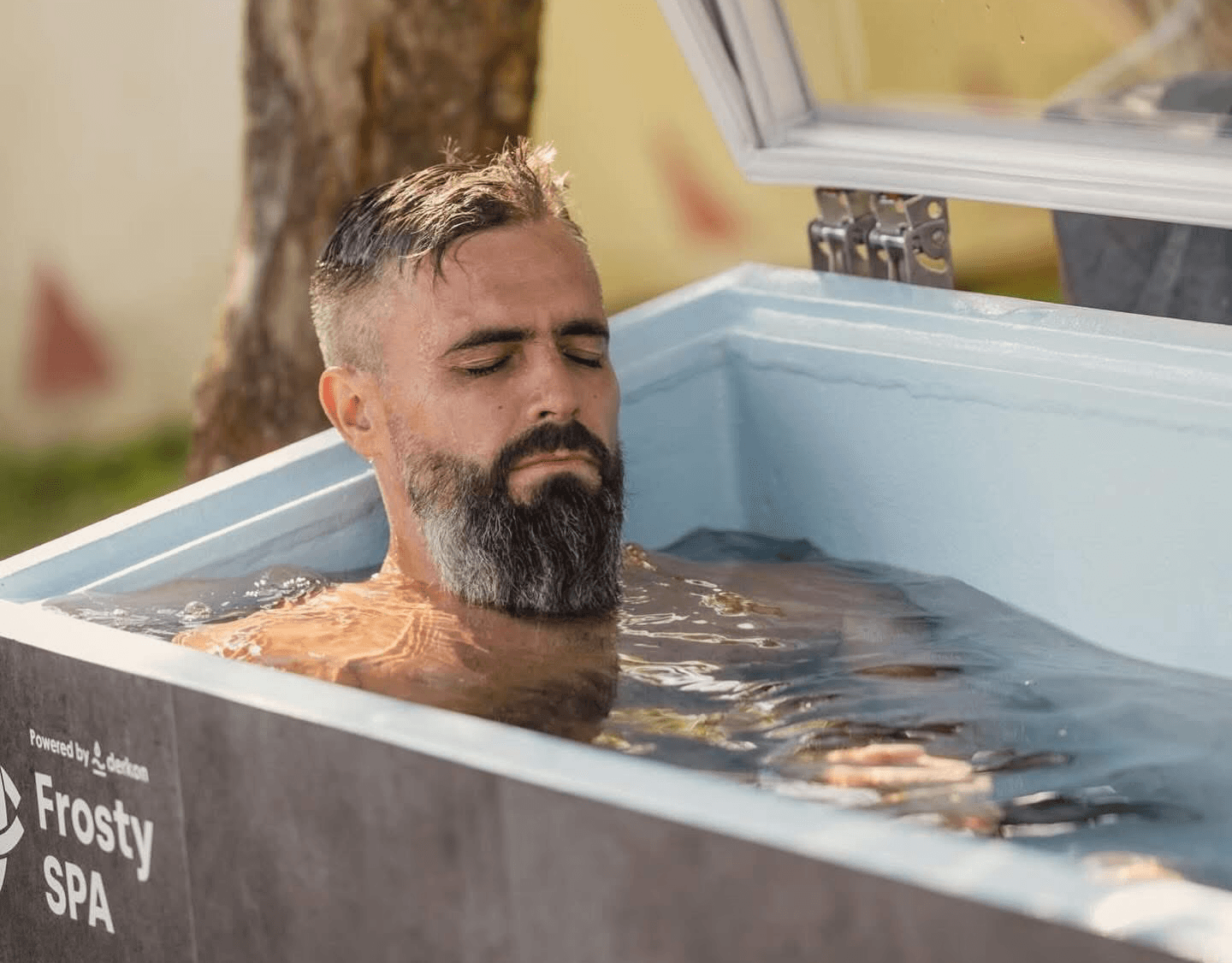 kapiel w lodowatej wodzie frostyspa