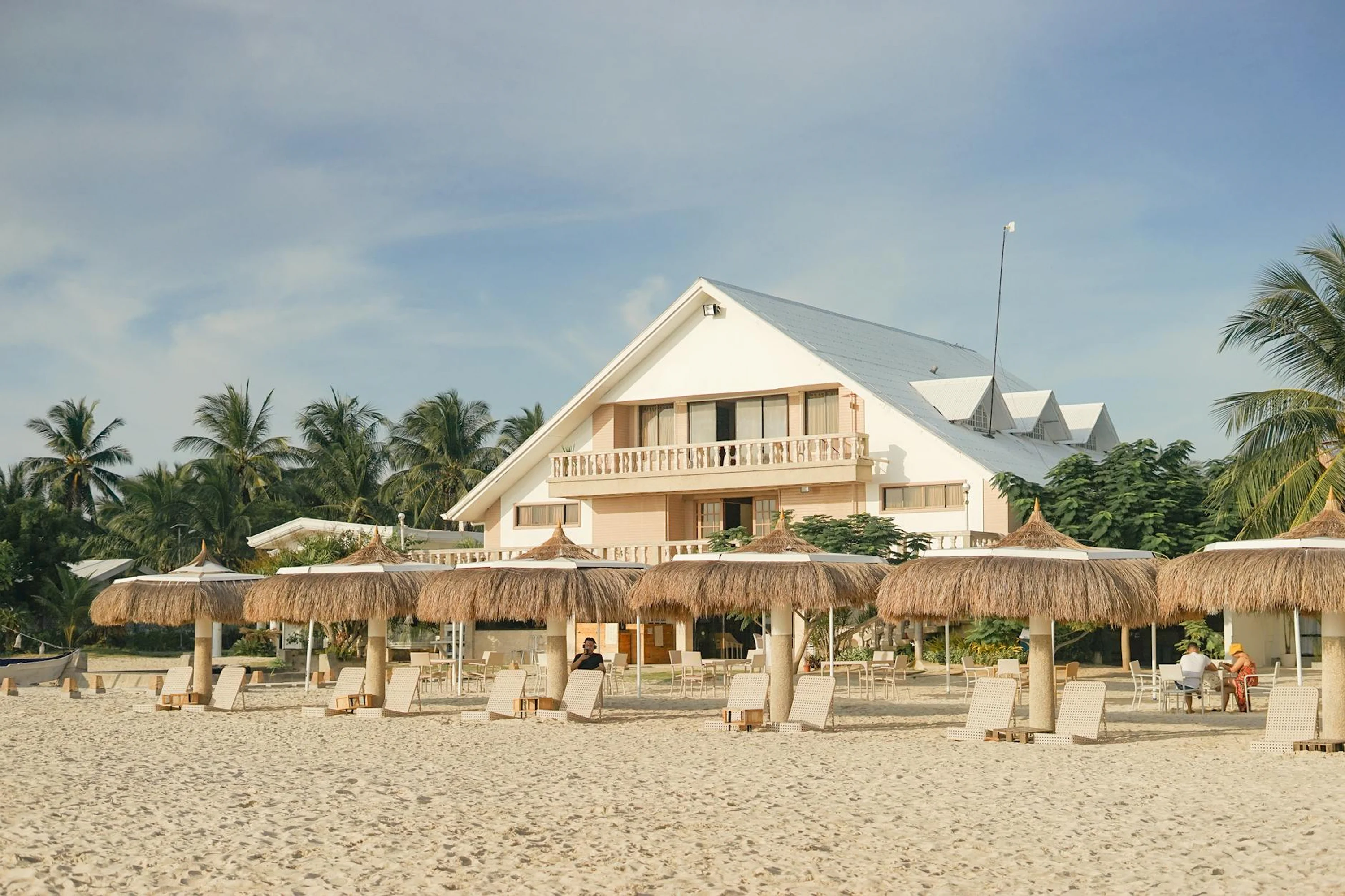 Outdoor resort space suitable for company trips, group stays, and team activities.