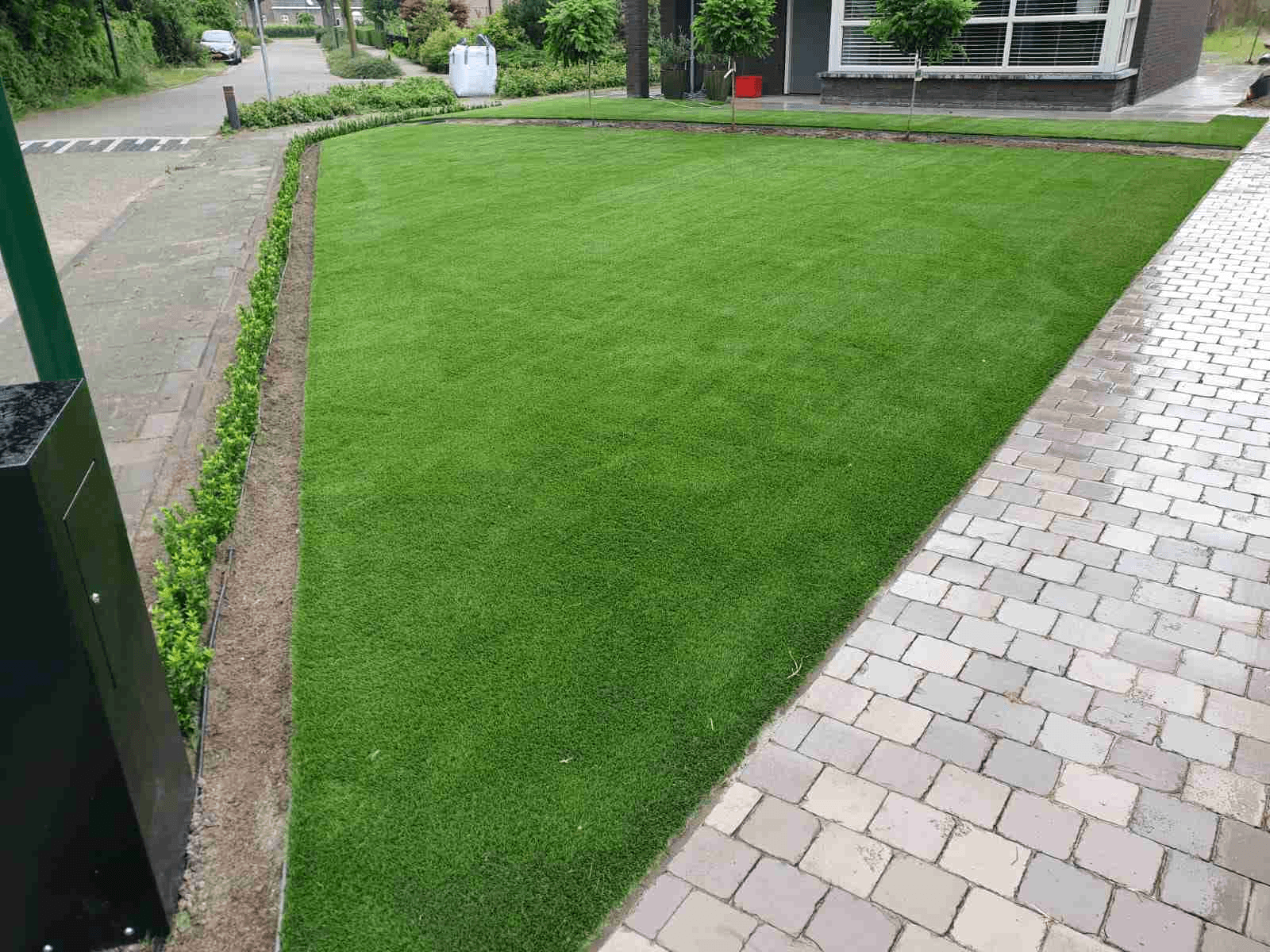 Achtertuin met kunstgras van VDV kunstgras