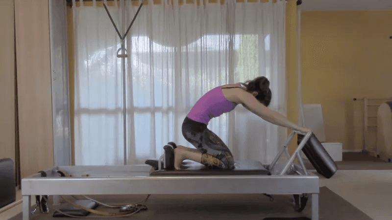 Pilates Reformer Ab Exercises - knee stretches rounded back