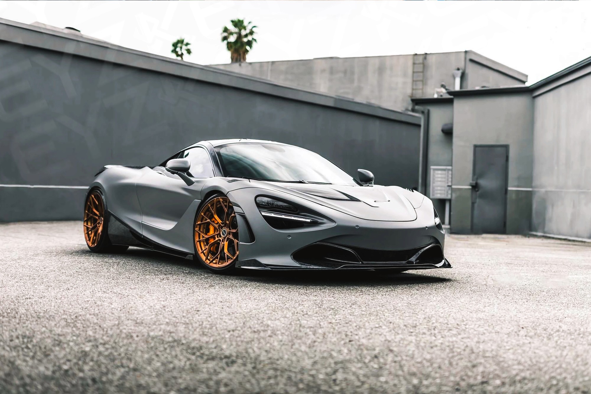 Vue extérieure Mclaren 720S Gris – Location Supercar à Dubaï | Keyz Rent