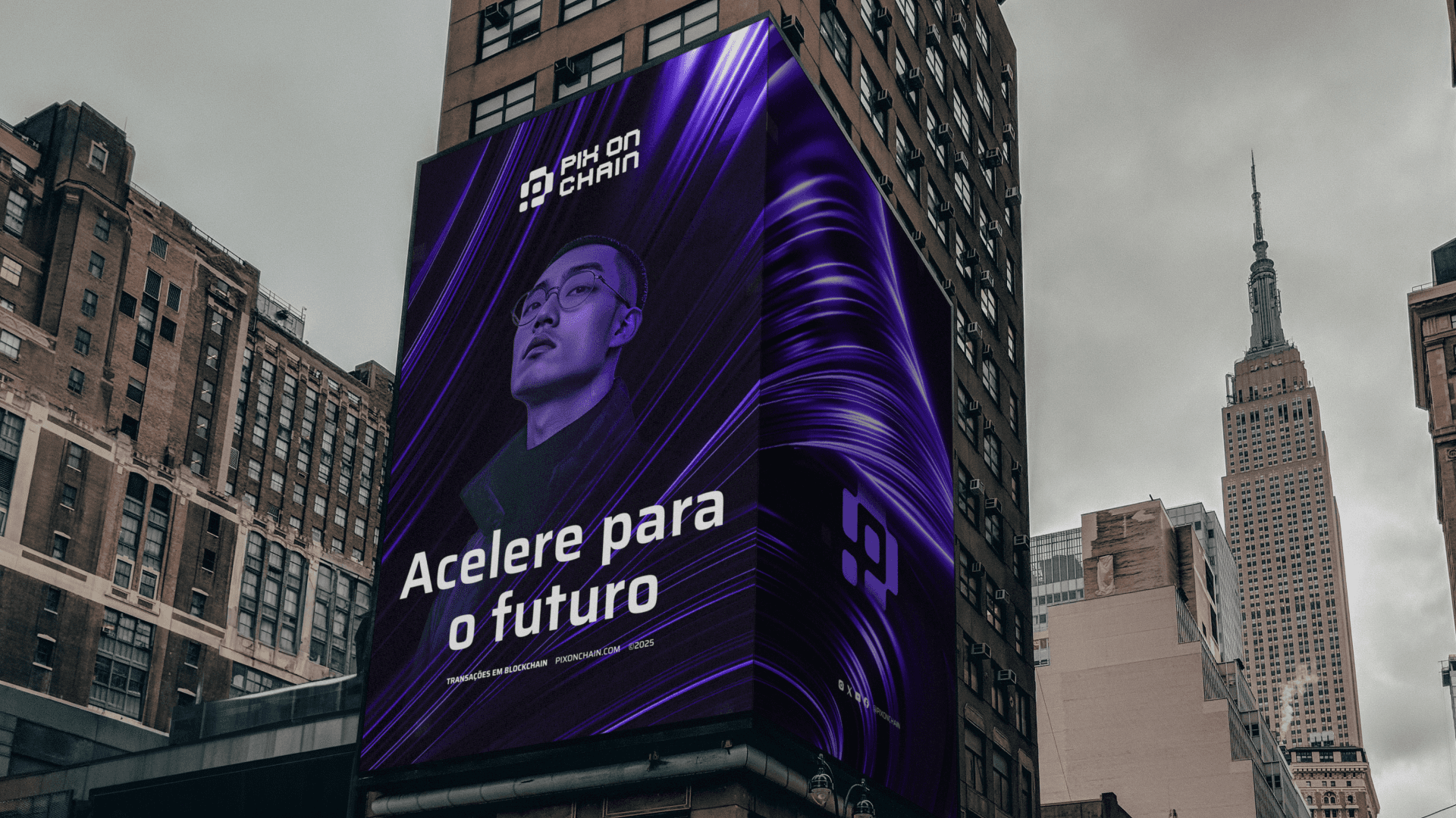 Homescreen with open bottom drawer