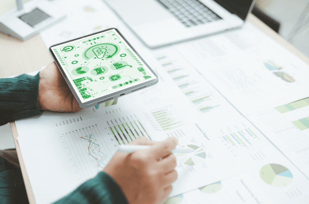 Affiche promotionnelle de l'émission 'Qui veut être mon associé?' diffusée dès le jeudi 8 janvier à 21h10 sur M6. Sept entrepreneurs sont présentés dans un décor industriel avec briques apparentes. En dessous, photo de deux hommes souriants debant une table avec des cartons, à côté du logo 'Willy Anti-Gaspi'.