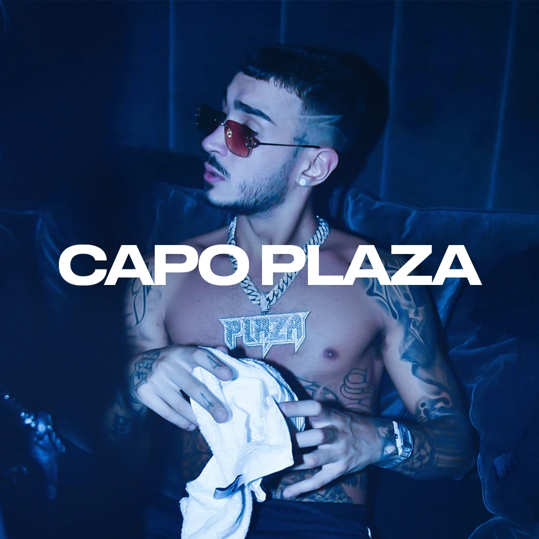 Capo Plaza in studio di registrazione.