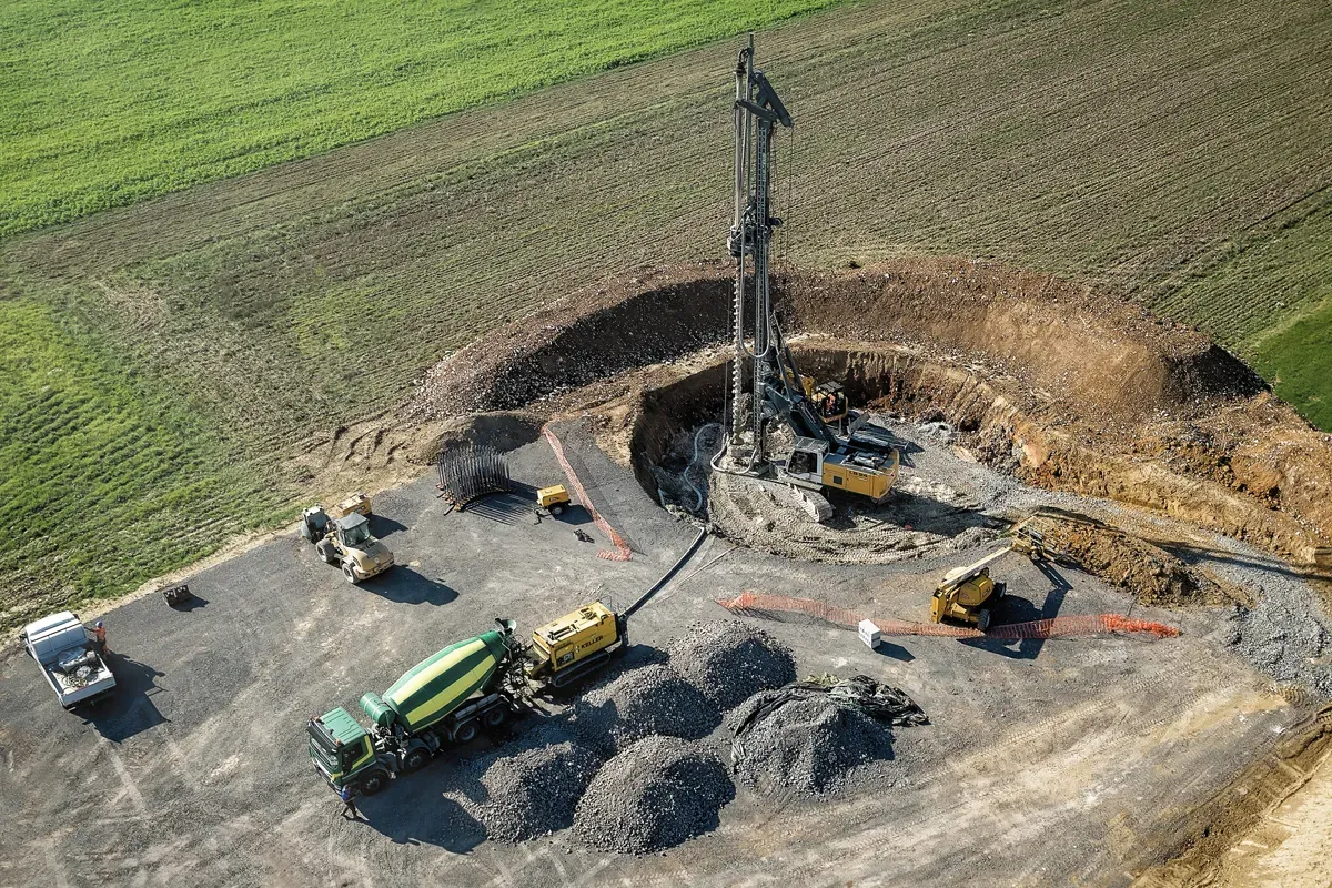 Forage géotechnique en site rural vu du ciel — Anteale | Yann Manac’h, photographe pro Lille Nord