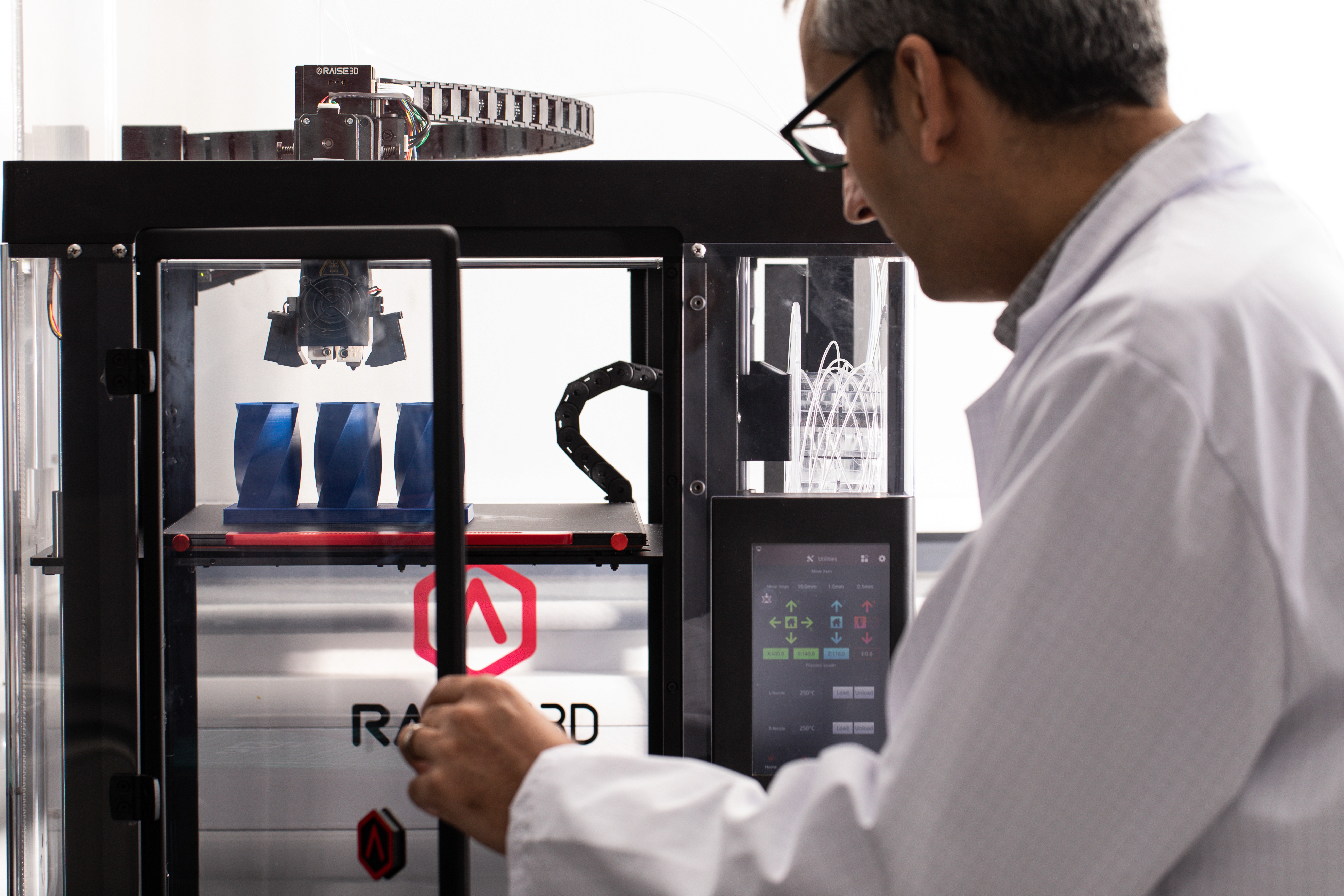 CPI expert checking a 3D prinited prototype.