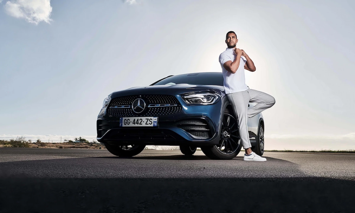 Shooting mode éditorial avec voiture de prestige Mercedes, style lifestyle et documentaire | Photographe David Dijoux 974