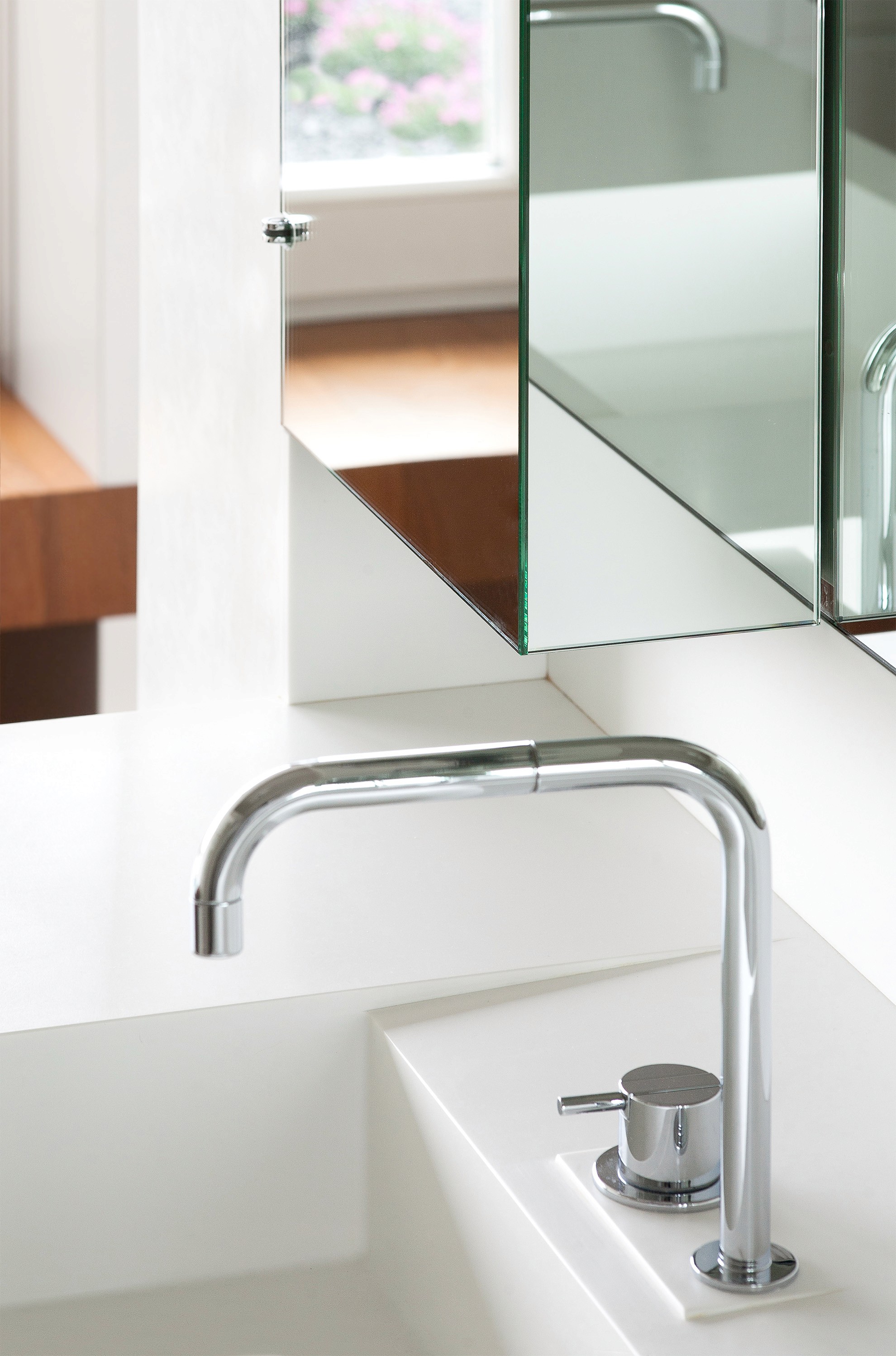 dettaglio anta specchio