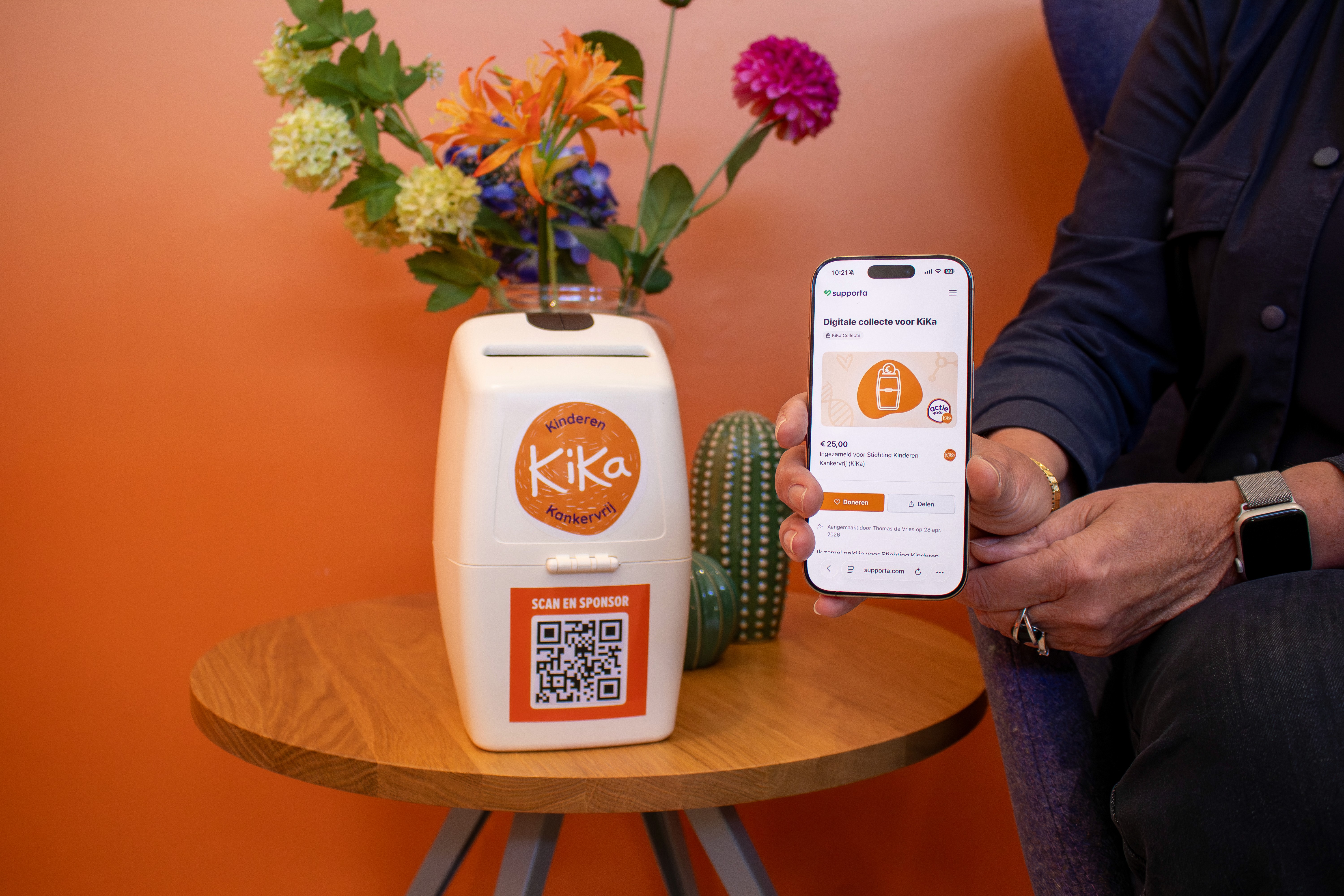 KiKa collectebus met KiKa knuffelberen