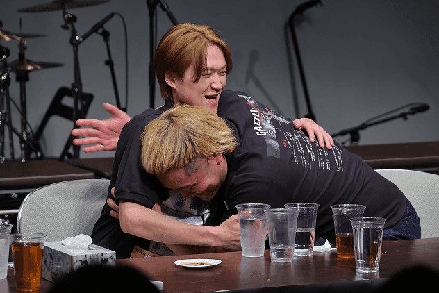 健闘を讃えあう選手たち