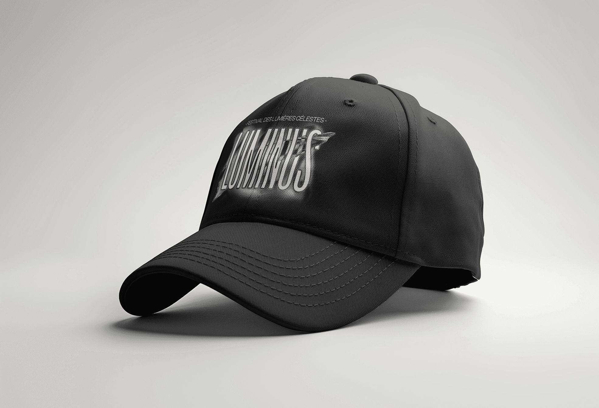 Casquette du projet Luminus, design de merchandising et identité visuelle.