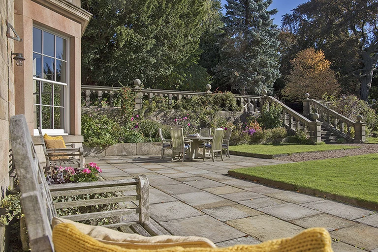 Hartingtons Heritage Tours hotel, Darley House, garden