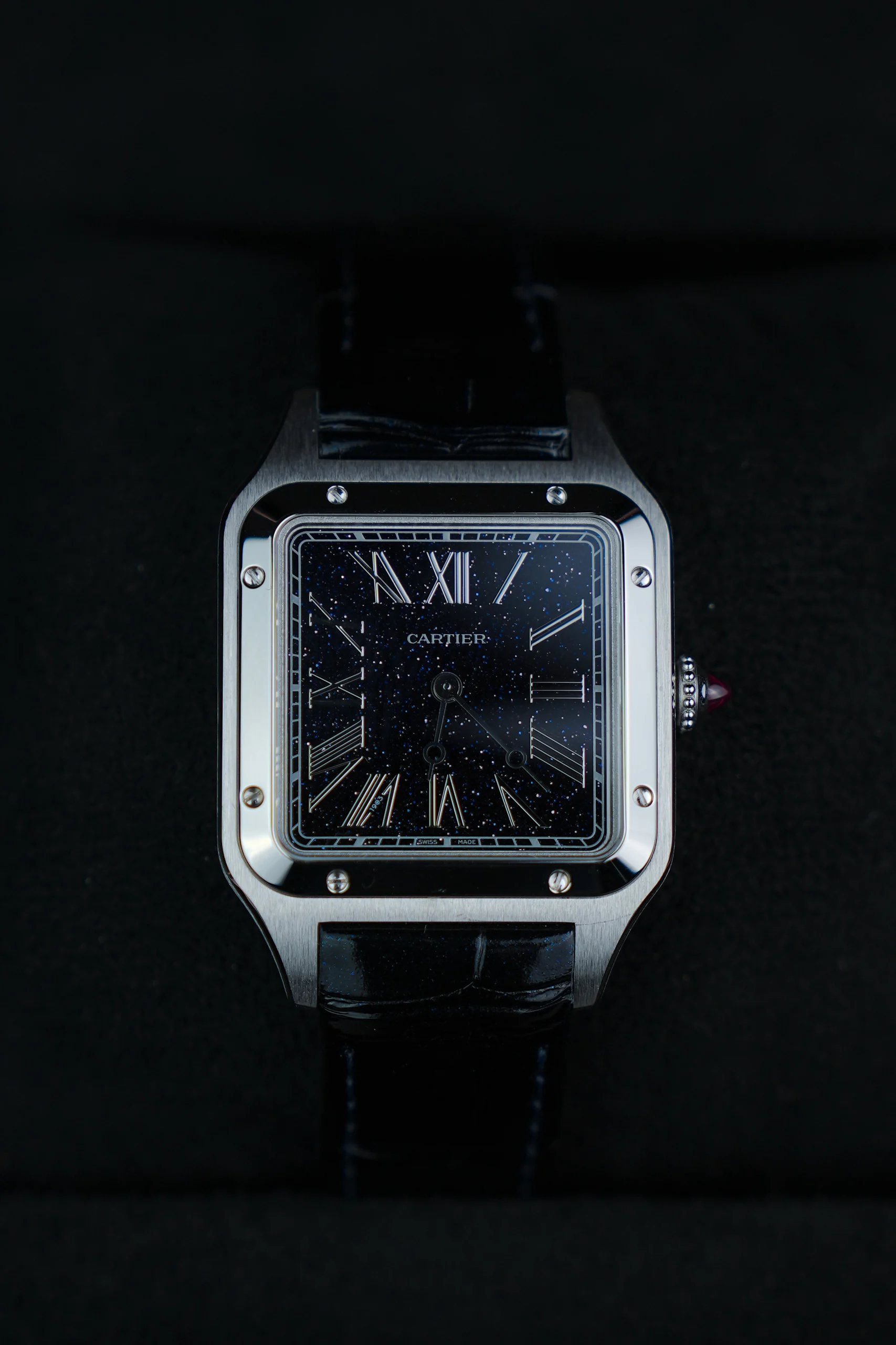 Cartier Santos-Dumont La Baladeuse WGSA0099 face-on view of the dial and bezel