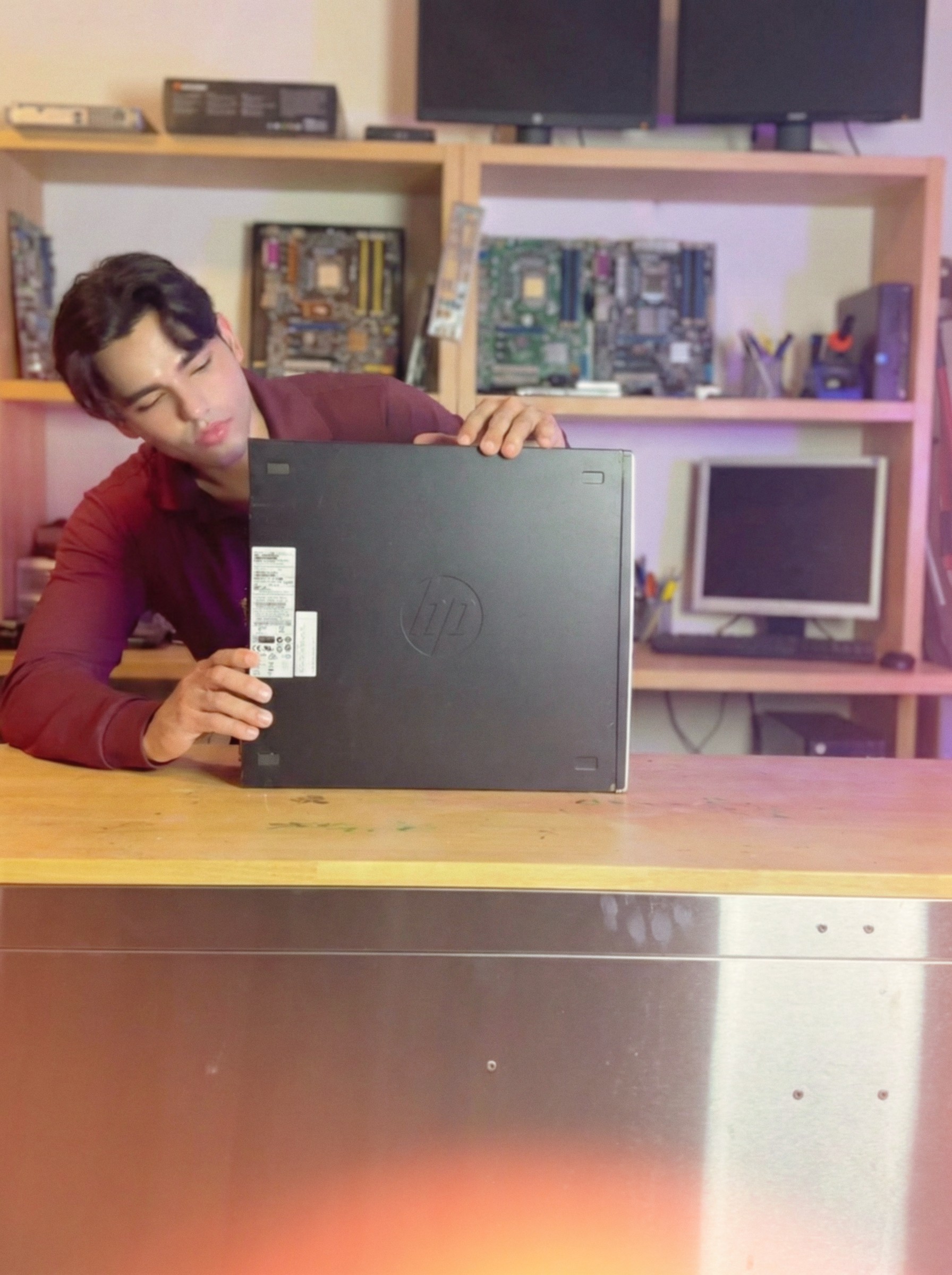 speaker with a half white half green background