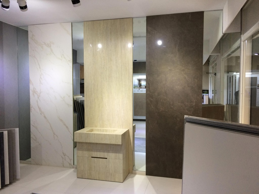 Marble-effect slabs on display