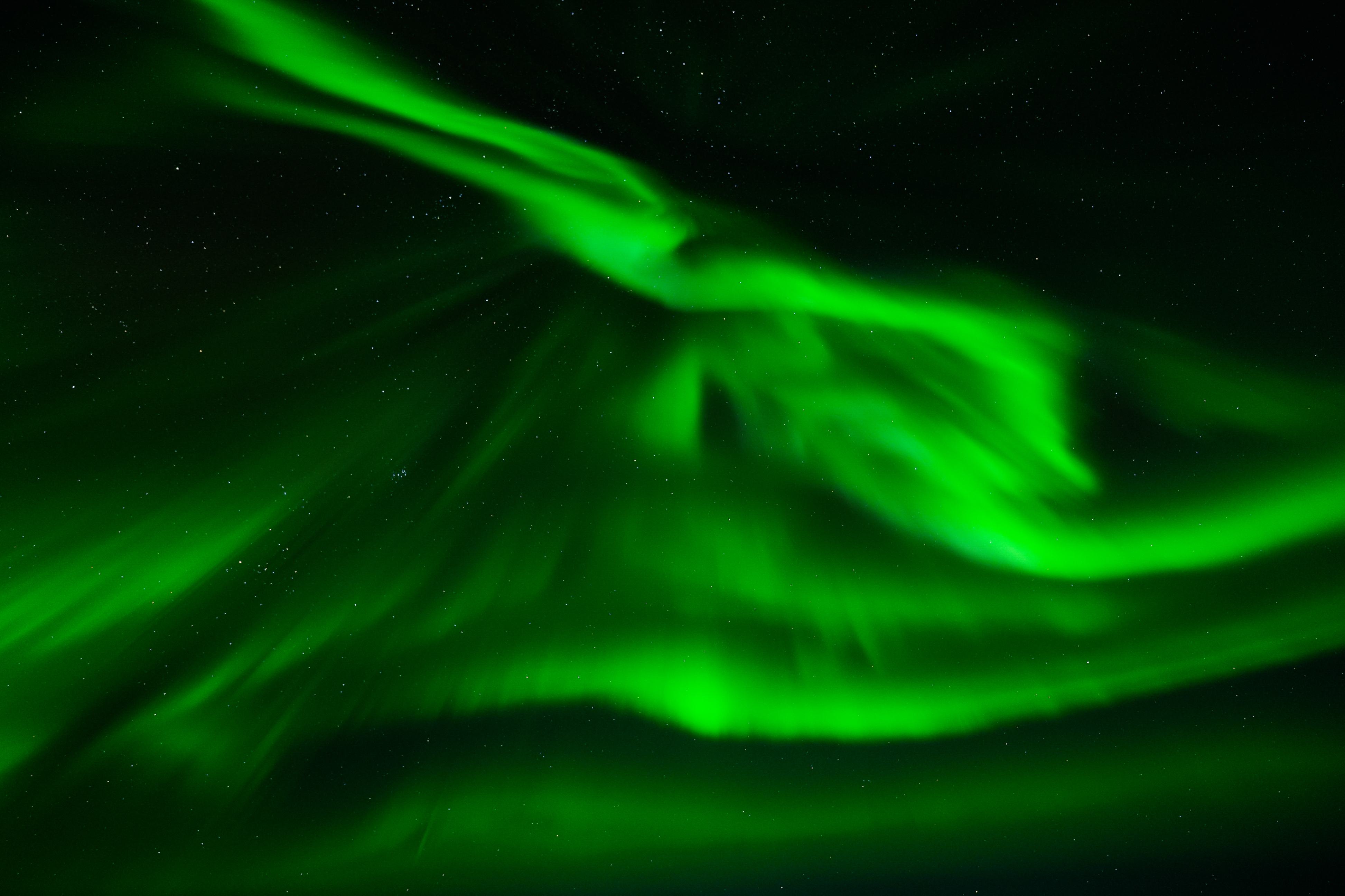 Northern Lights tour photography from Aurora Experts in Iceland, featuring guests beneath the aurora, winter landscapes, and vivid skies over remote Icelandic locations.