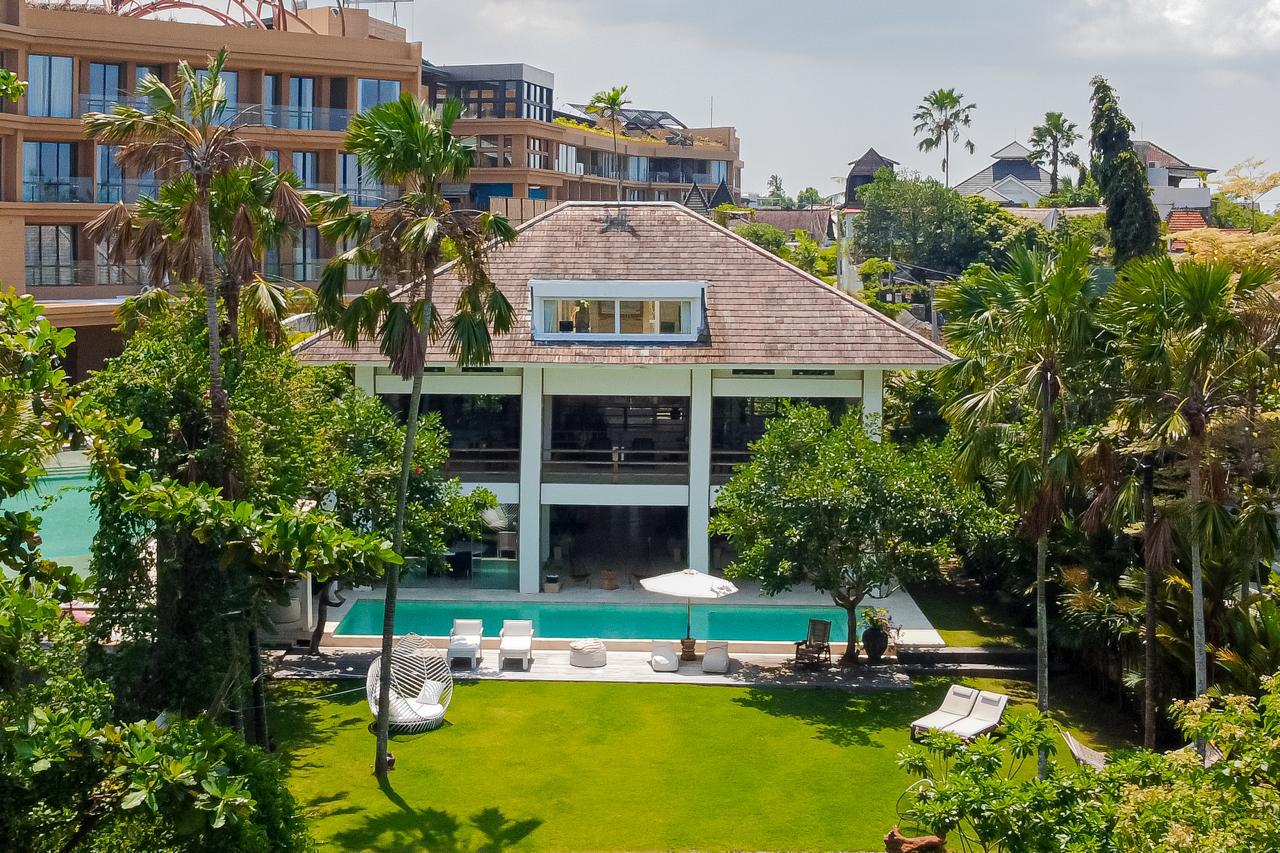 10-bedroom luxury villa by the river in Pererenan