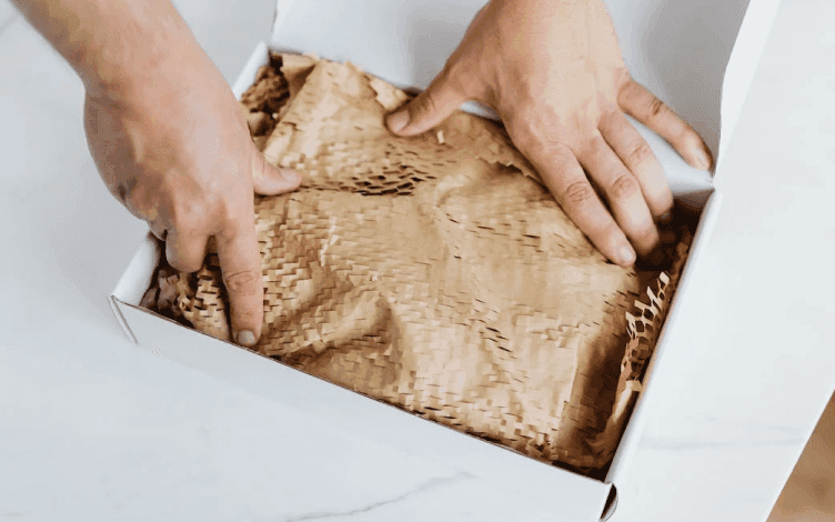 man packing dropshipping product