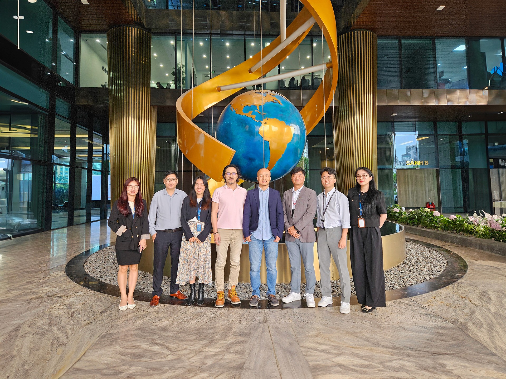 Peak3 Delegation visits FPT IS headquarters in Vietnam