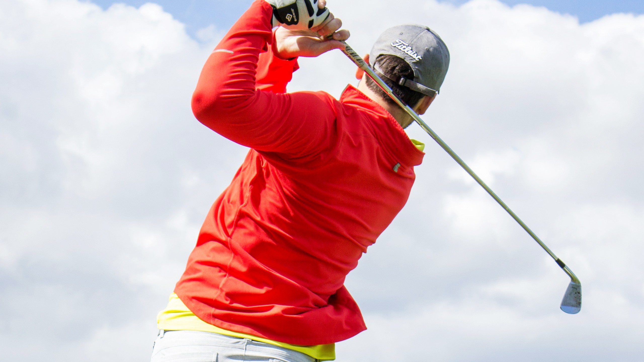 Phone lock screen with golf ball art