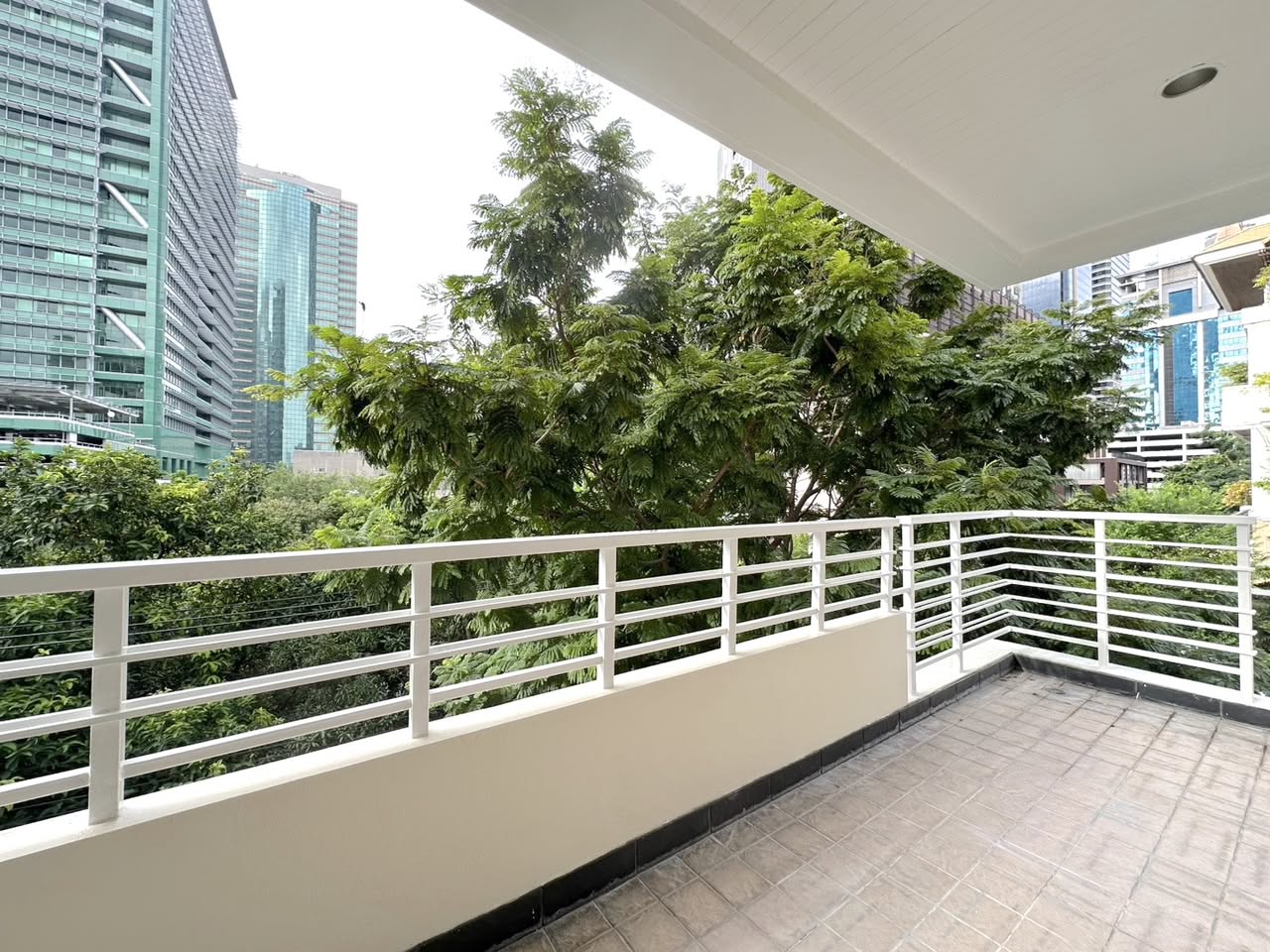 3-Bedroom Pet-Friendly Modern Residence Sathorn 1