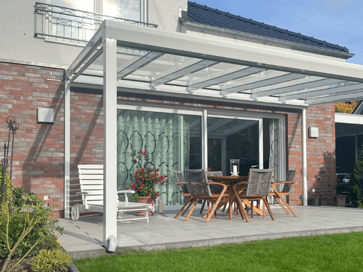terrassendach_weiß_freistehend_terrassenueberdachung_freistehend