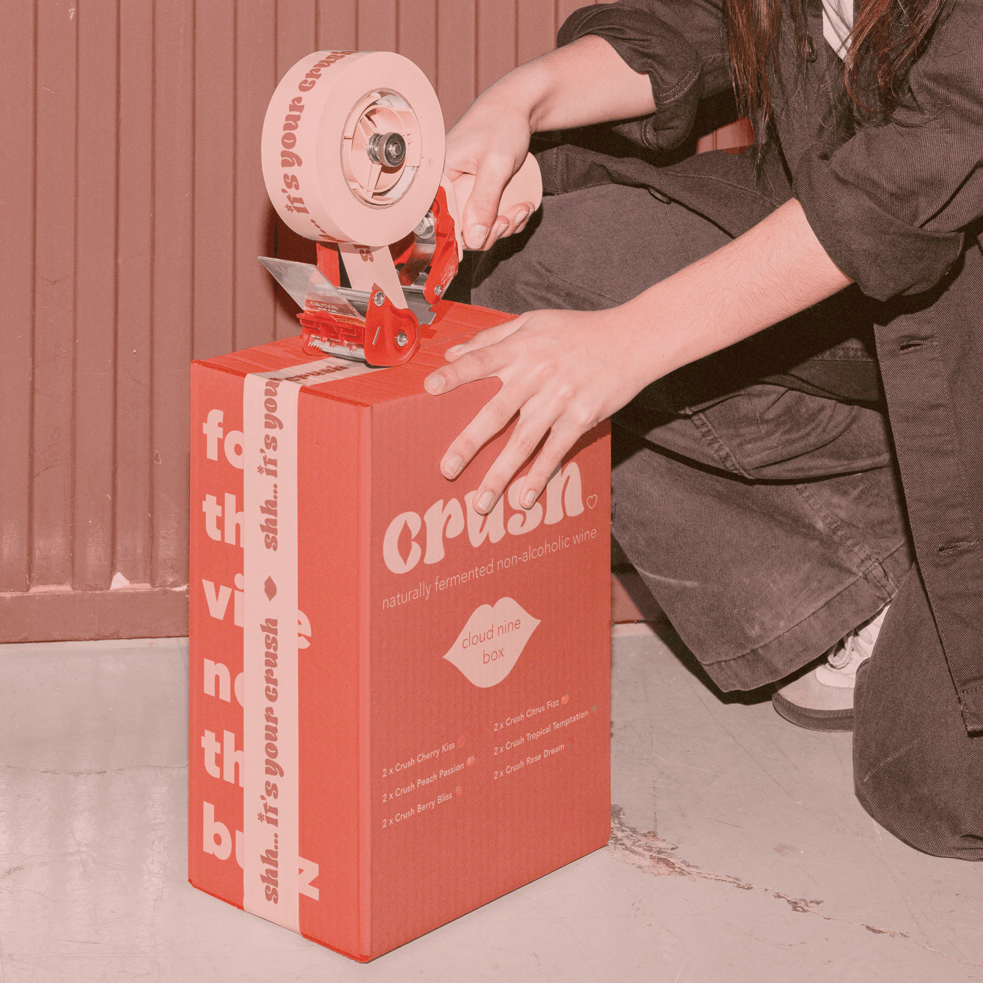Packaging for non alcoholic wine cans