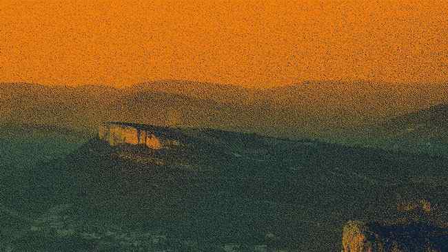 Illustration en bichromie de la Roche de Vergisson.