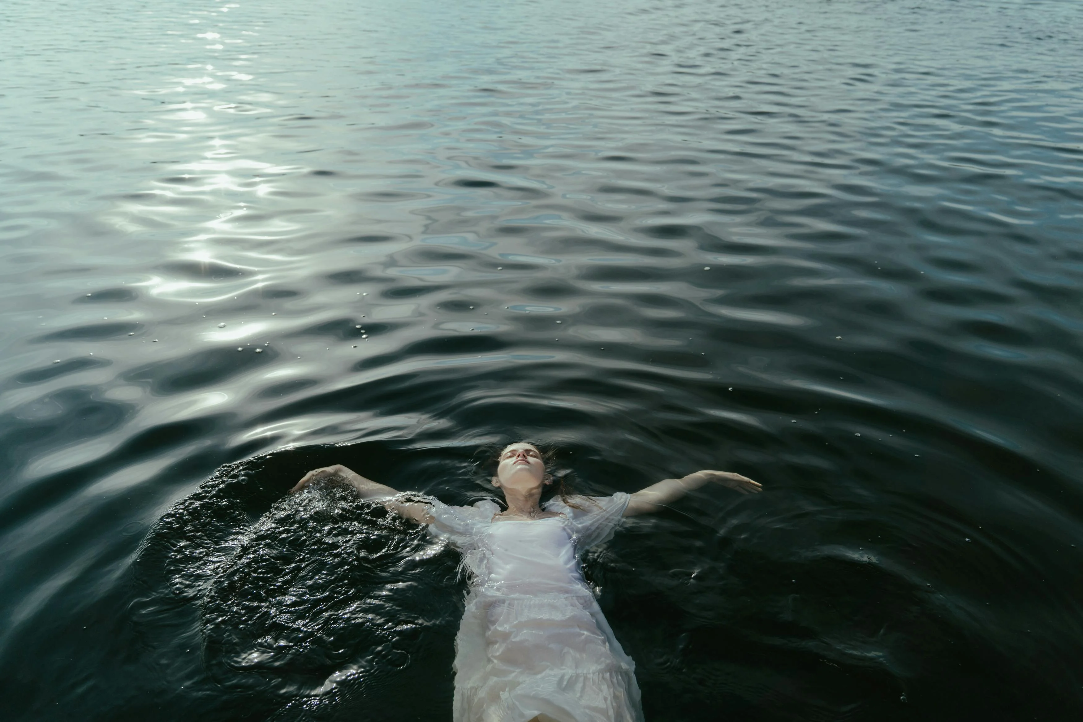 Aurora Sinclair underwater portrait