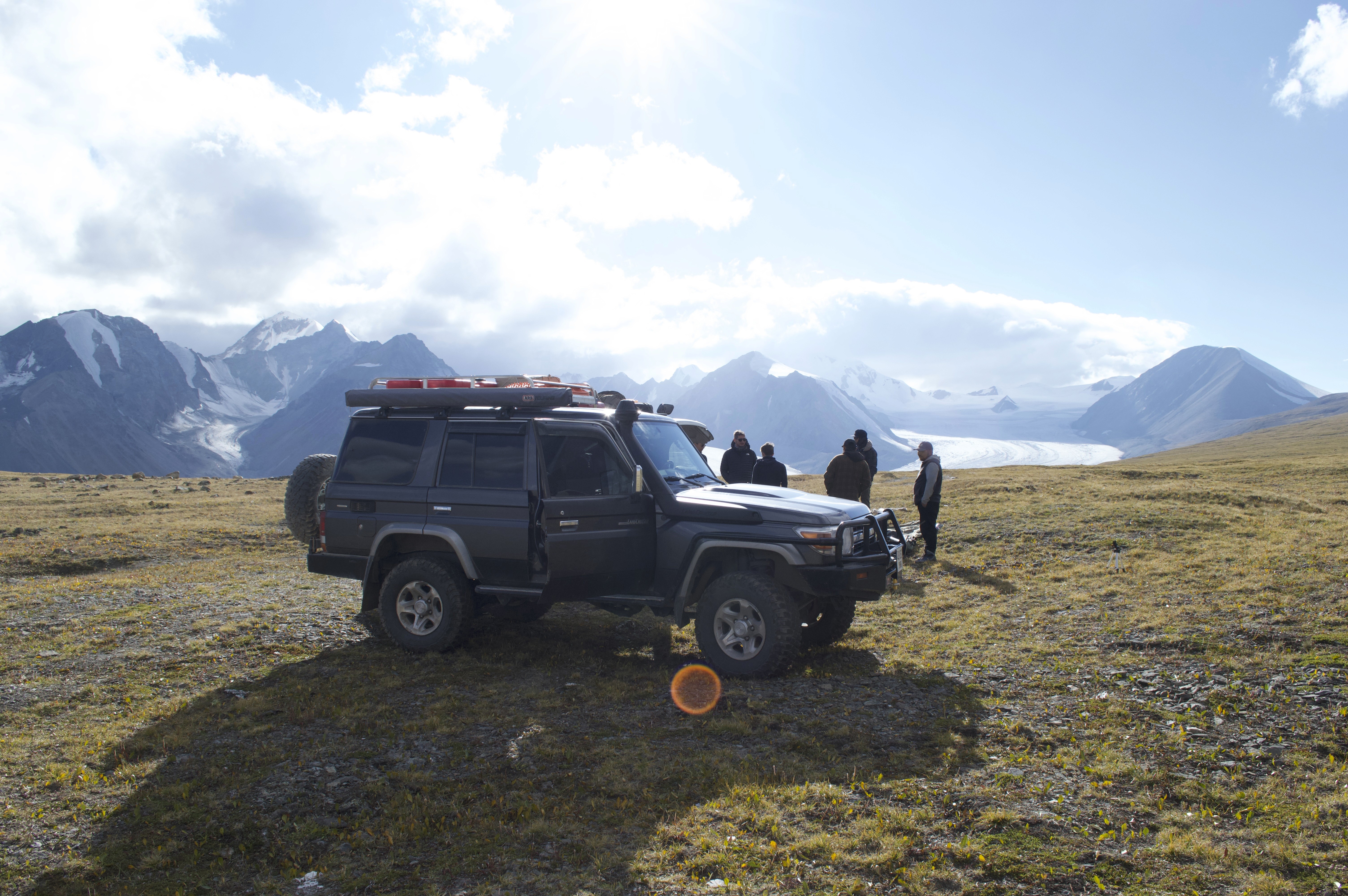 Off-road cars and tourists in the Altai mountains in Mongolia