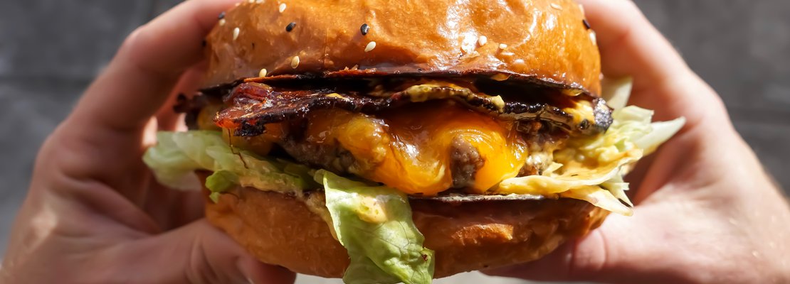 a cheese burger with lettuce