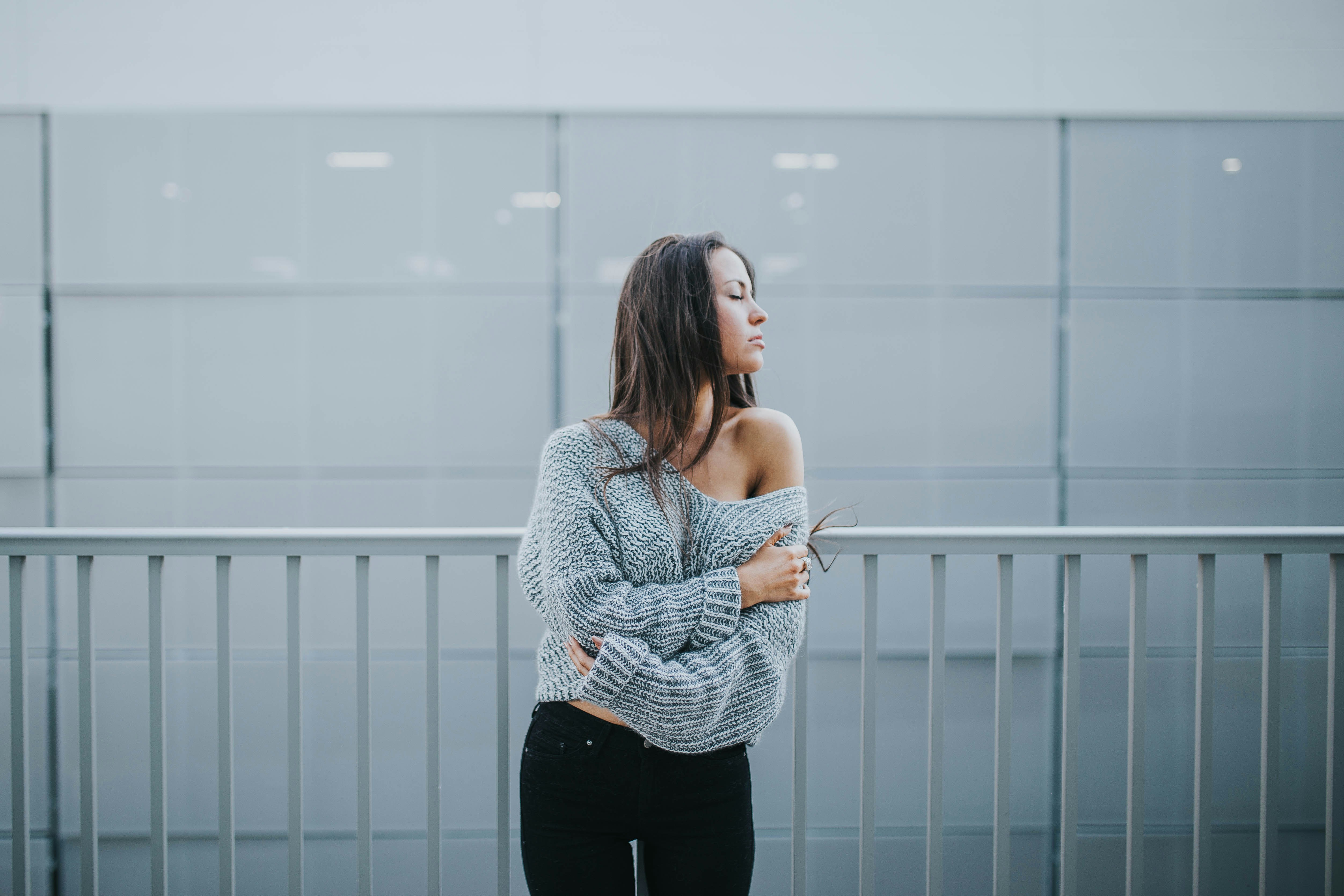 woman in grey - What Colors Look Good with Grey Clothes