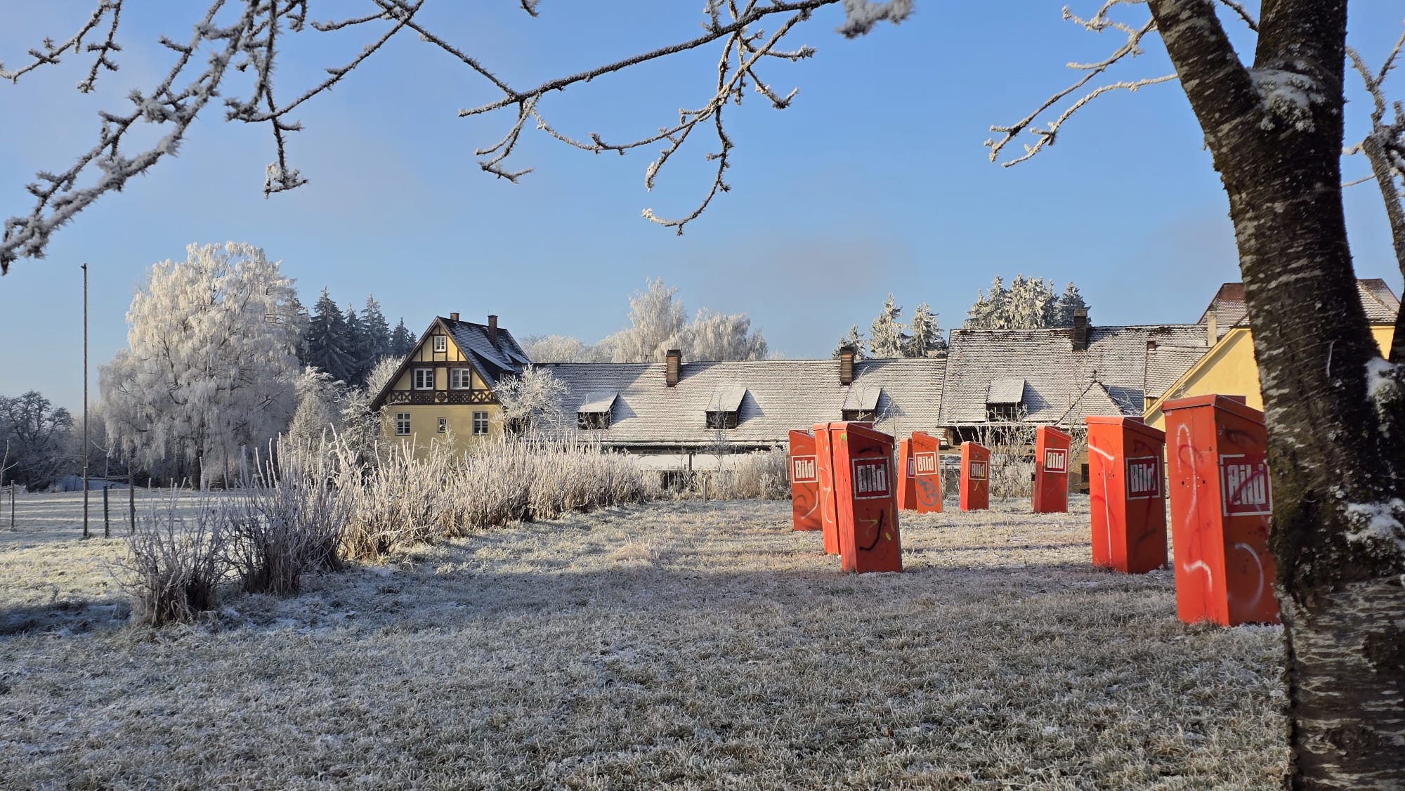 Minimal architecture