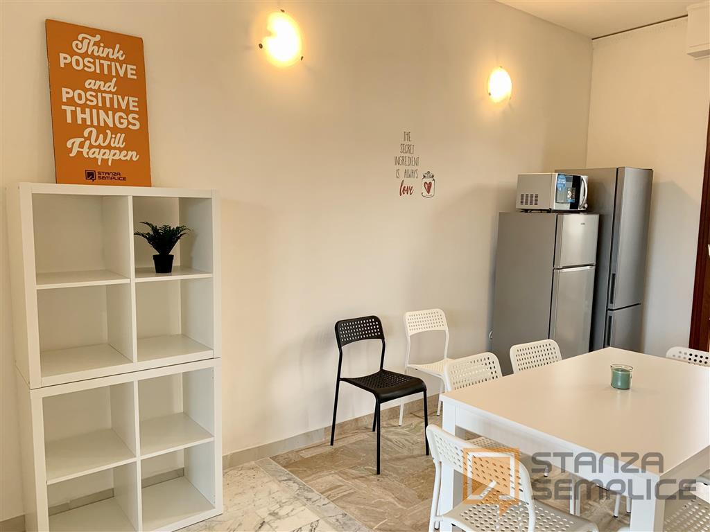 Stanza di 15 mq in Via F. REDI, Firenze