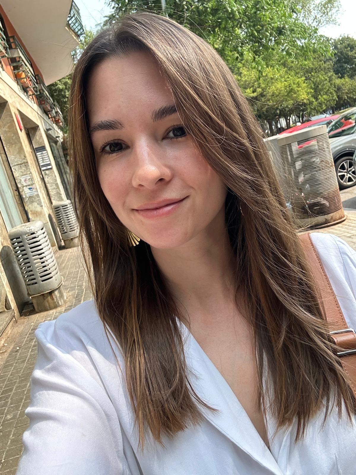 Representación gráfica de un caso clínico real de paciente con síndrome digestivo tratado con productos de Isomed Pharma, mostrando mejora completa de los síntomas tras seguimiento y uso de los kits de diagnóstico y manejo intestinal.