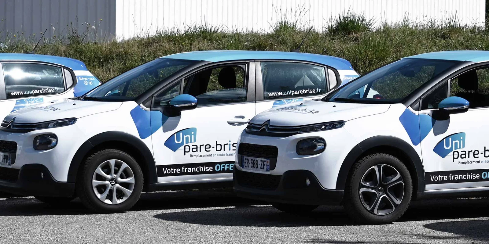 voiture uni par brise