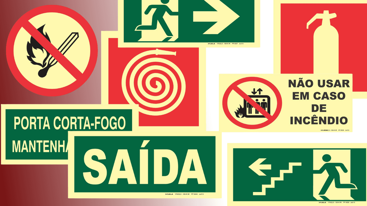 diversas placas de sinalização de emergência