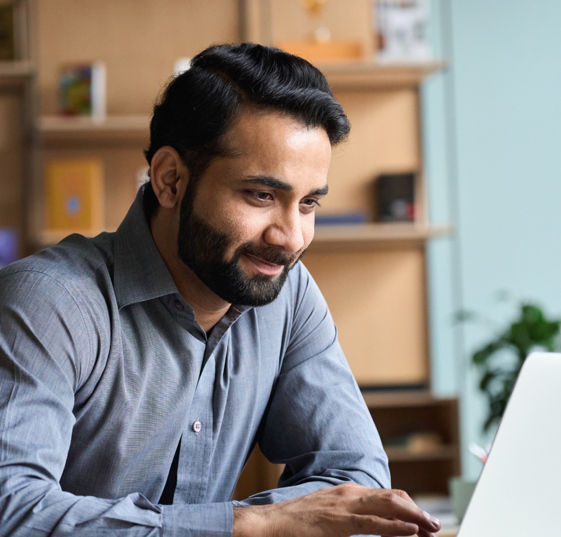 External auditor at IT audit firm getting detailed data analysis using Easy2audit.